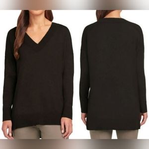 Matty M Black Vneck Sweater, size Large